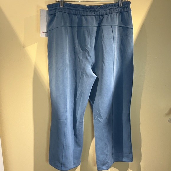 Lululemon Softstreme Straight Leg Crop 24” (14) - Picture 6 of 6